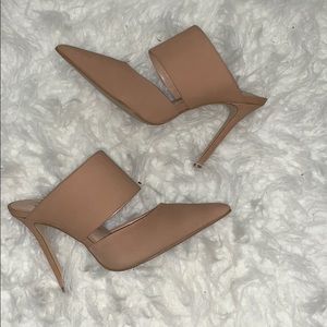 BRAND NEW tan Steven Madden mules